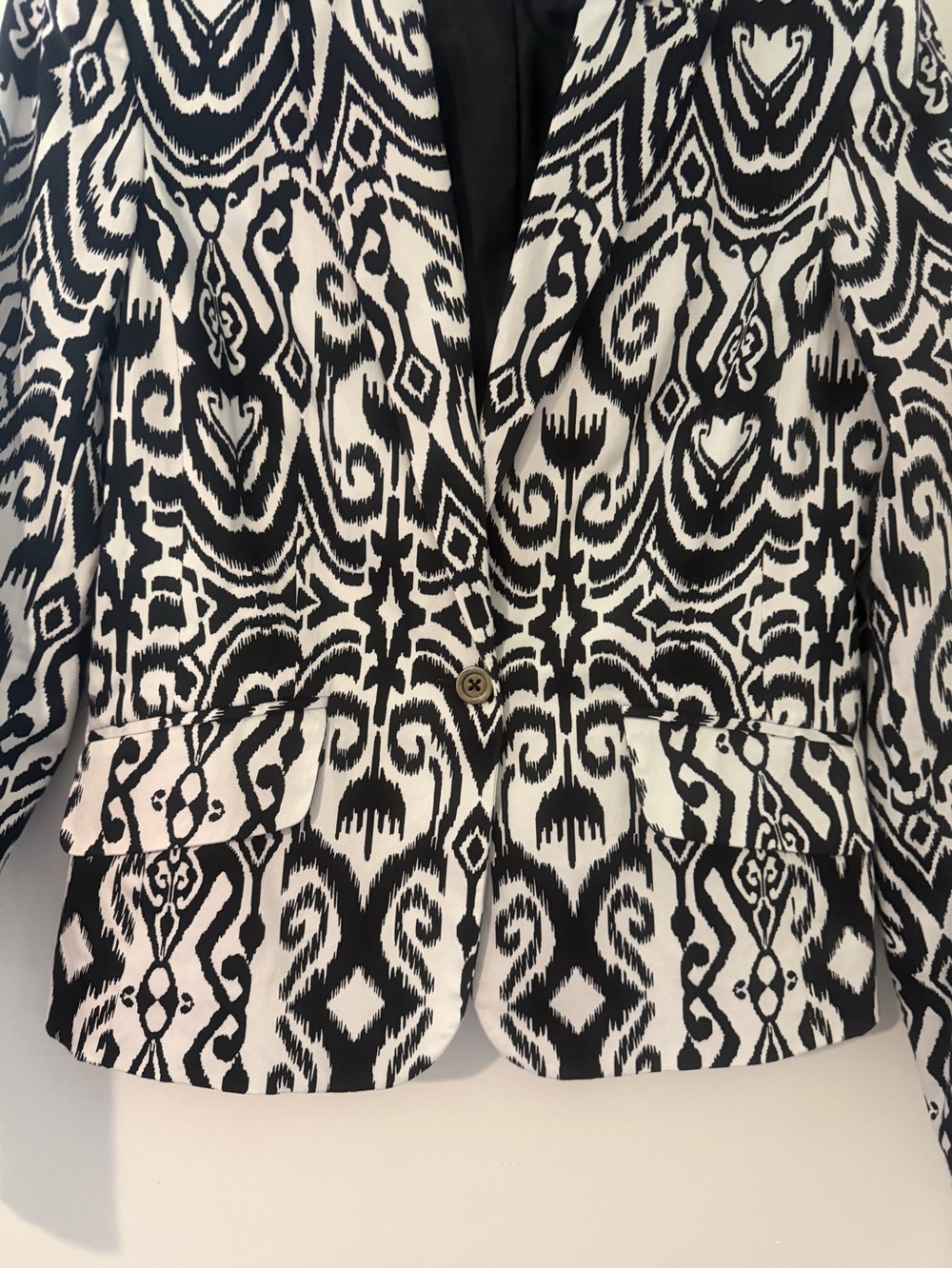 Jones New York Stretch Black and White Ikat-Style Abstract Blazer size 6 - Picture 4 of 16